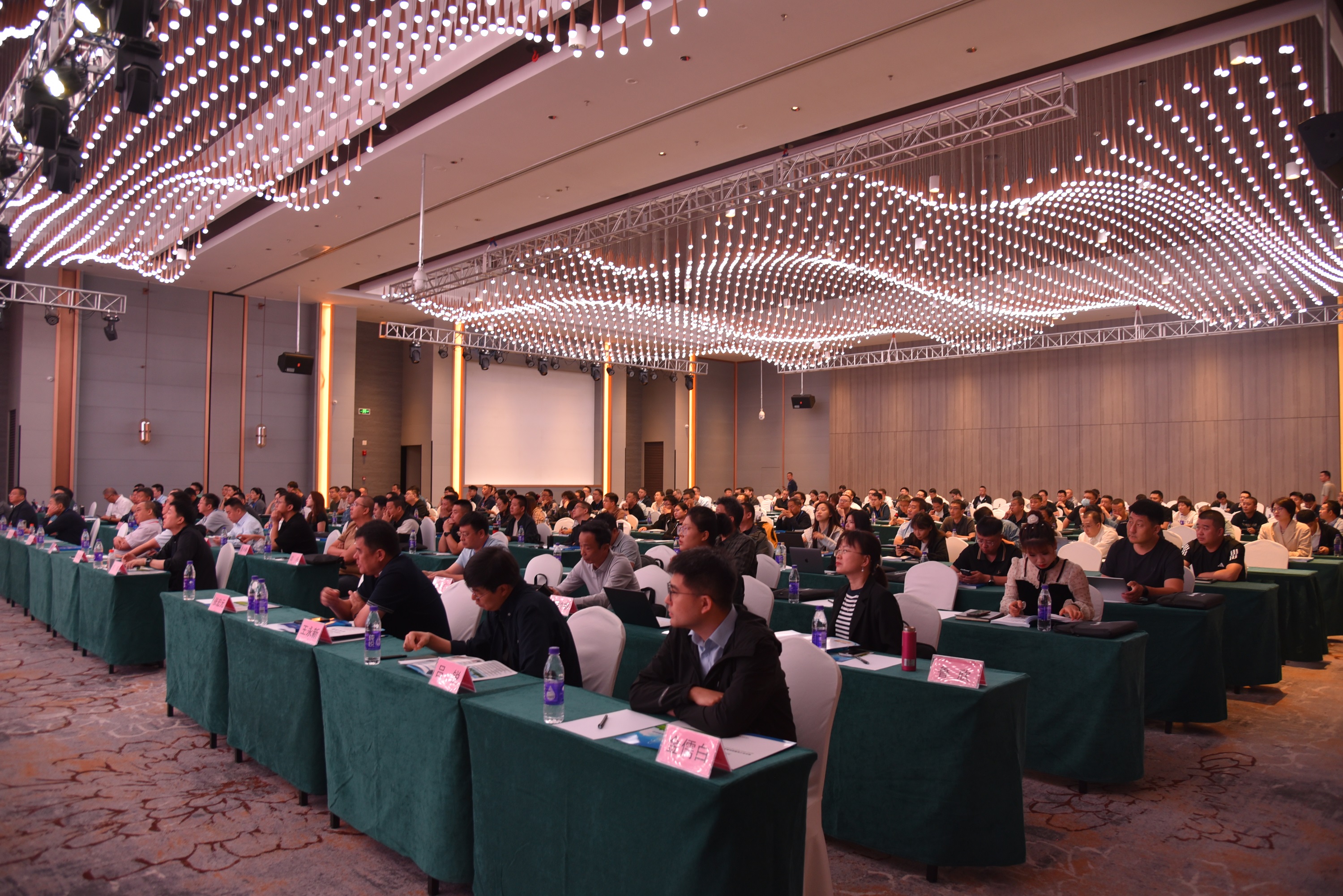 聚力同筑基 共促新發(fā)展|“2025年配焦煉鐵、配煤煉焦與煤焦檢測(cè)技術(shù)研討會(huì)”暨“第四屆優(yōu)化配煤與煤焦檢測(cè)培訓(xùn)班”勝利召開